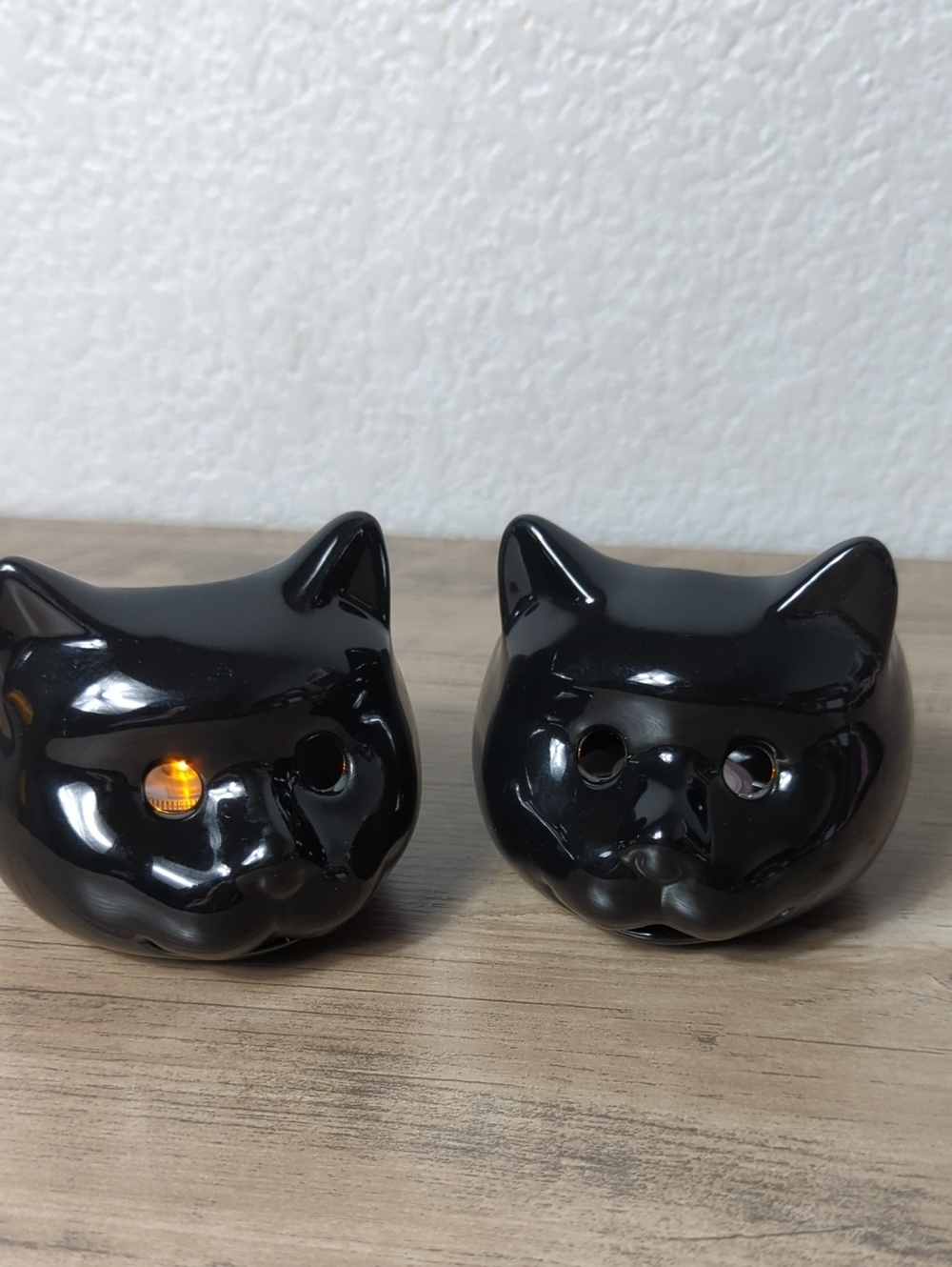 Set of 2 Black Ceramic Cat Tea Light Candle Holders Halloween Spooky Home Decor